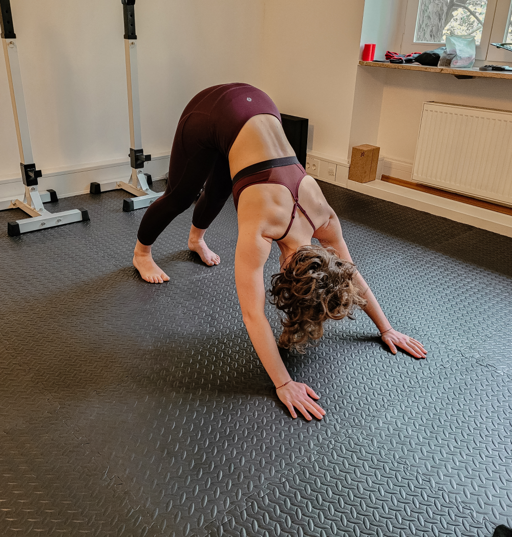 Betreute Übung im Trainingsraum von Essential Fitness