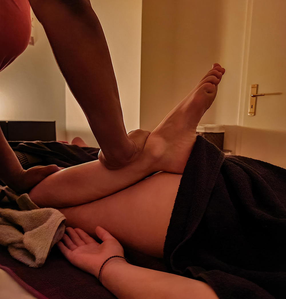Massageanwendung bei Essential Fitness in Frankfurt